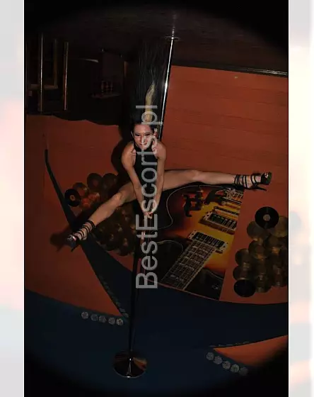 Evildoll-Striptiz